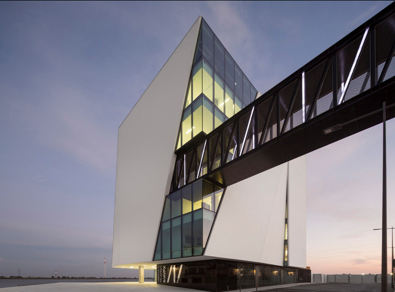 Bibliotecas de vidro são sensações pelo mundo