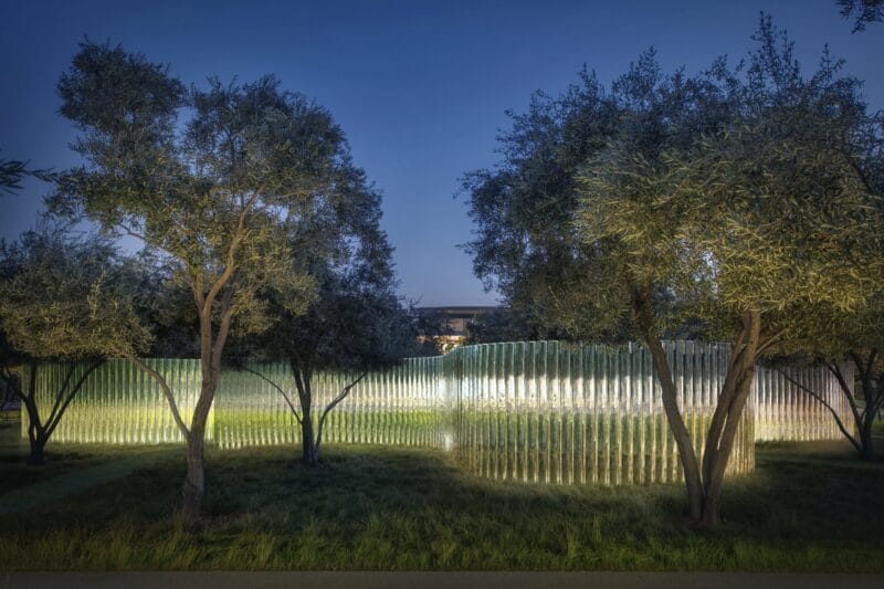Apple Park escultura em vidro